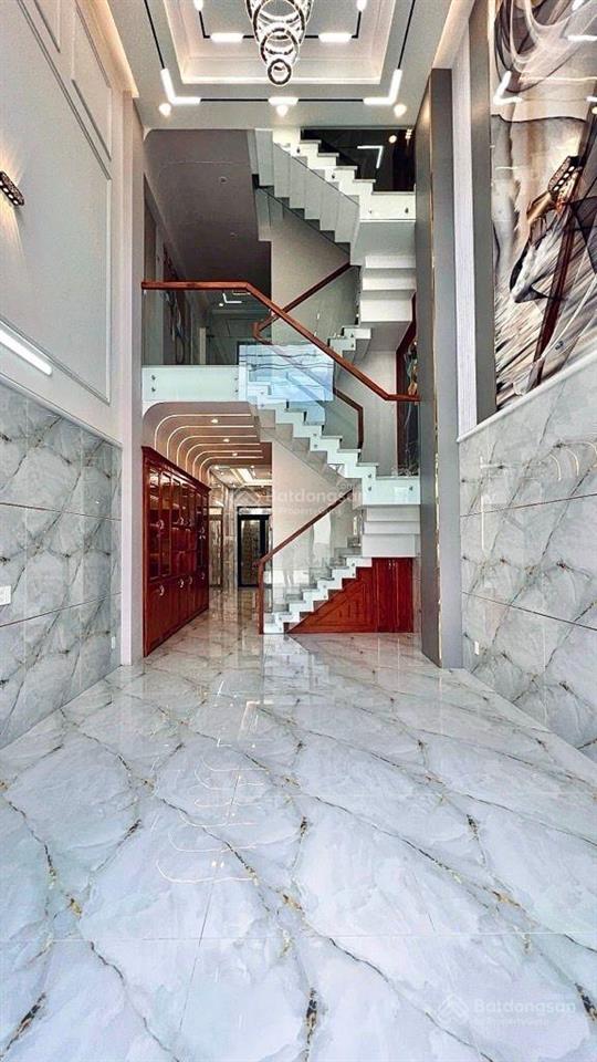 Bán nhà mặt tiền đường tỉnh lộ 10, bình tân, 5 tầng, 120m2, ngang 4m đẹp, khu sầm uất
