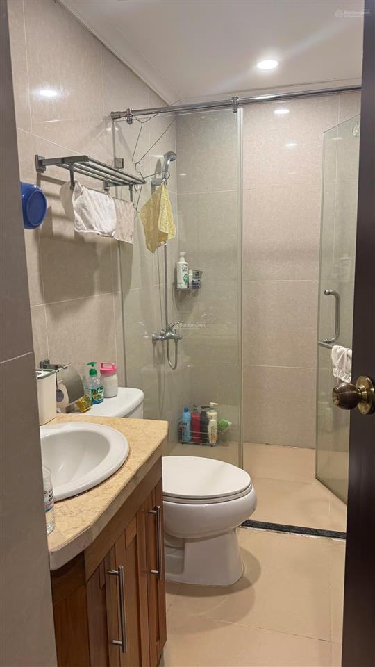 Chính chủ, cần bán nhanh căn hộ 130m2, hai phòng ngủ nguyên bản, nội thất đầy đủ, sổ hồng