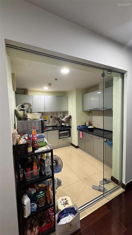 Chính chủ, cần bán nhanh căn hộ 130m2, hai phòng ngủ nguyên bản, nội thất đầy đủ, sổ hồng