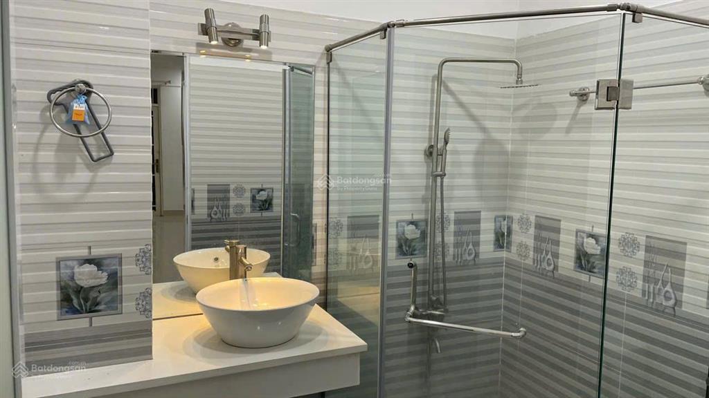 Cần bán gấp nhà hẻm 10m , 340c/ đường hoàng văn thụ , tân bình , dt 4,2x18m , 5 tầng ,giá chỉ 15 tỷ