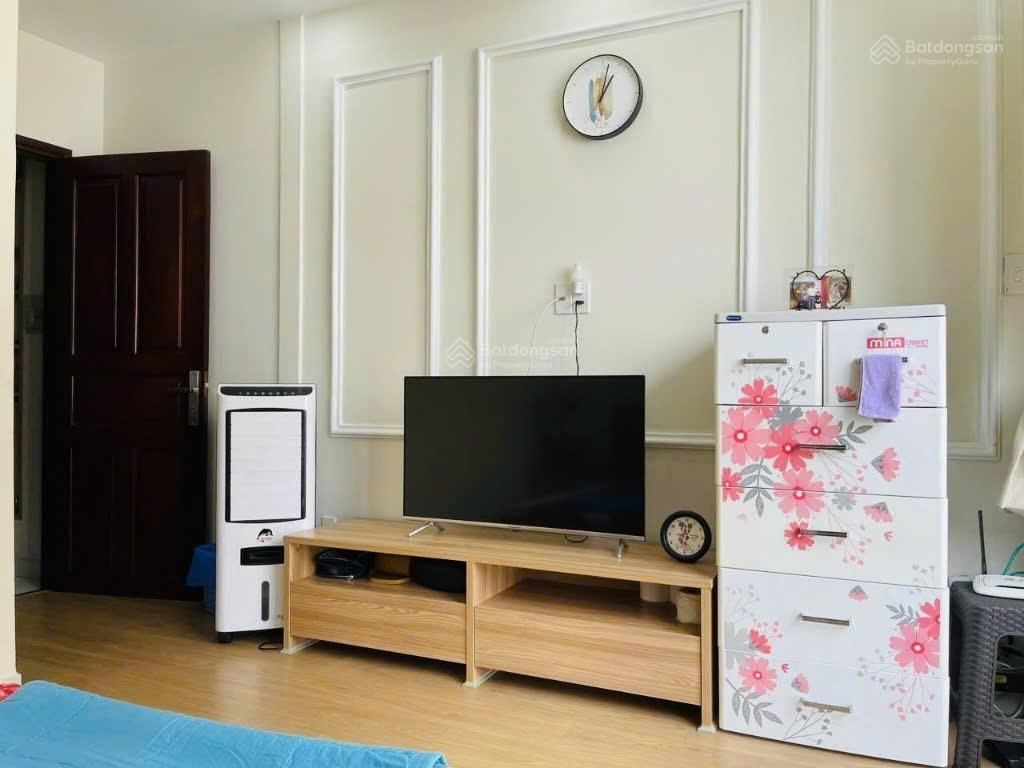 Bán gấp nhà mặt tiền đường hoa hồng, phú nhuận, dt 4x18m, 4 tầng st đúc, giá 22 tỷ
