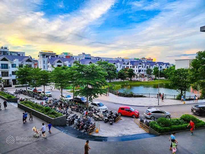 Bán căn 58.6m full nội thất view hồ điều hòa tại hateco giá chỉ hơn 4 tỷ sổ đỏ trao tay 0973 351 ***