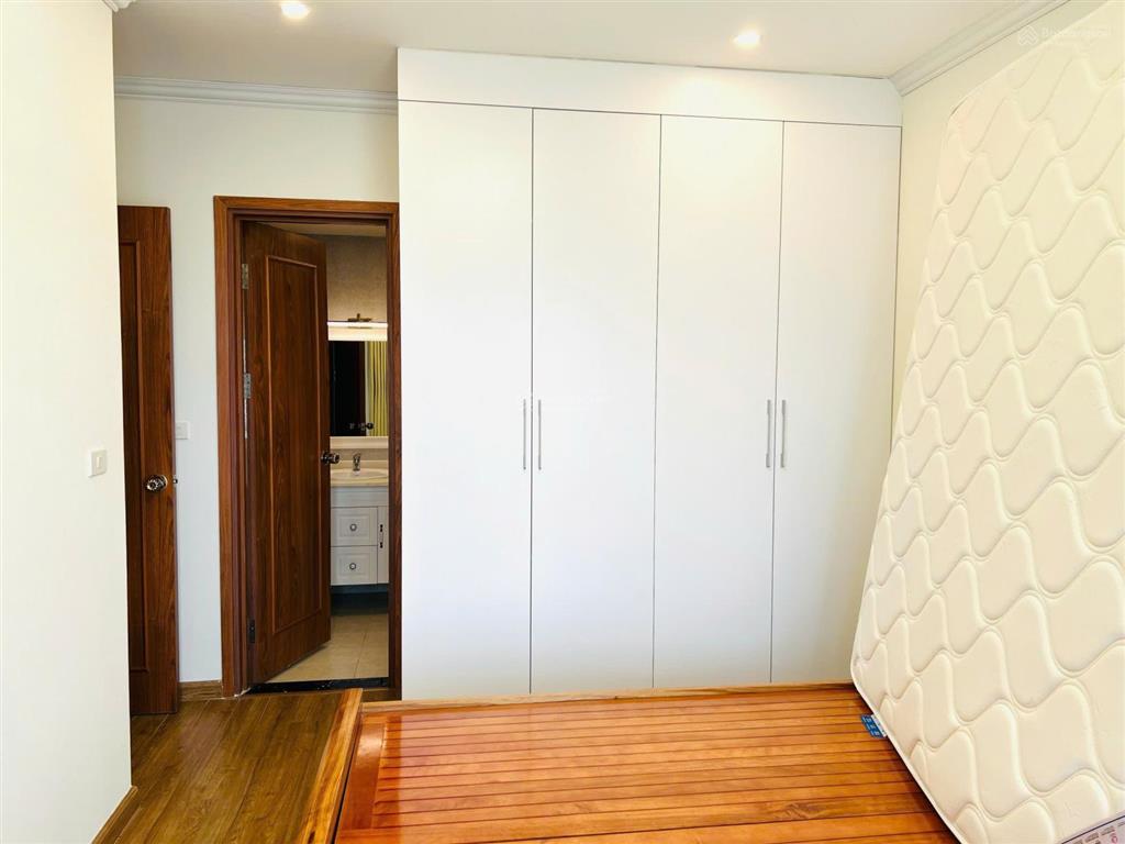 Chính chủ cần bán gấp căn 2pn 2vs 82m2 tại the emerald ct8 giá 5.8 tỷ full nội thất