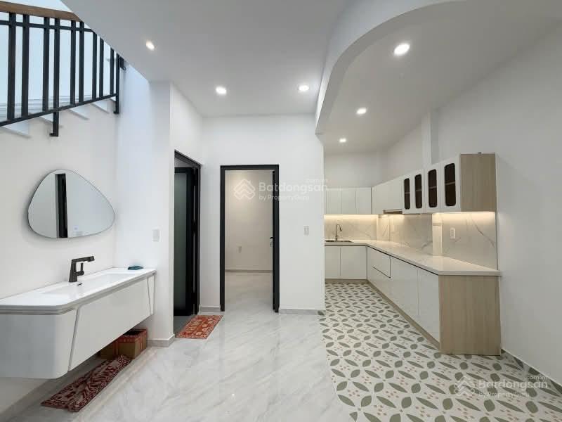 Nhà mới ở ngay nơ trang long, p12 bình thạnh  67m2 (5.3 x 11) 4pn 3 wc sổ vuông a4  vị trí đẹp