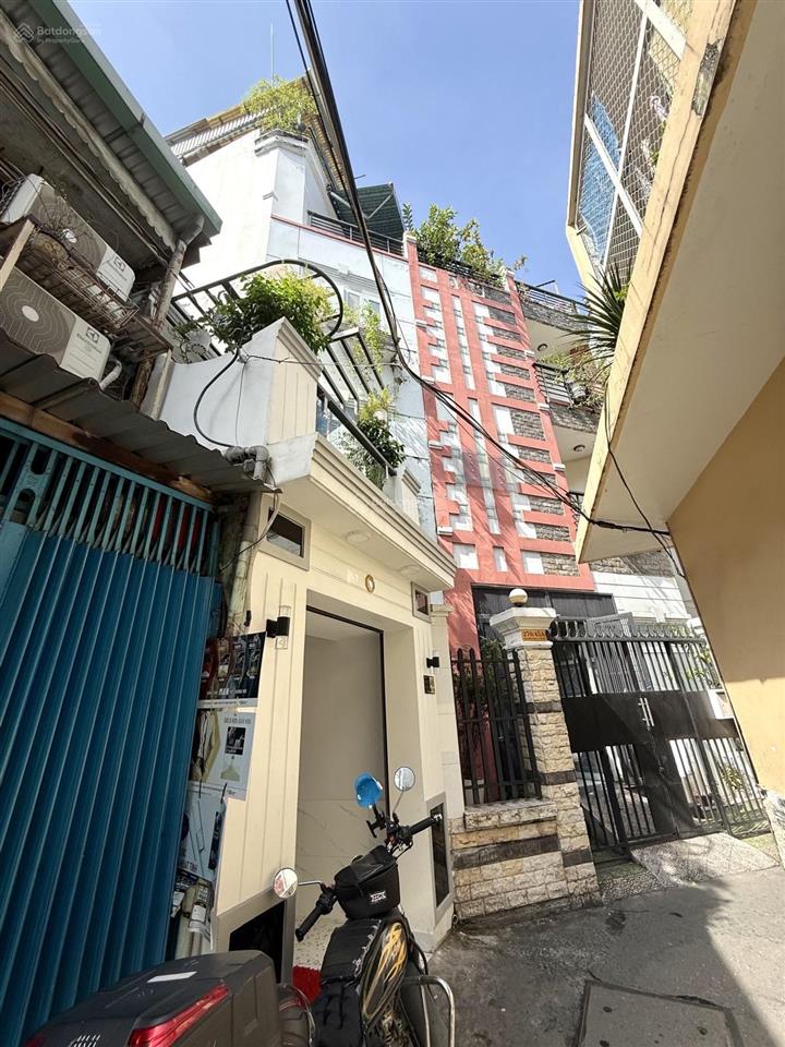 Hiếm, ngay phú nhuận giáp quận 1, nhà mới ở ngay, full nội thất, hẻm xe hơi, giá chỉ 4,05tỷ
