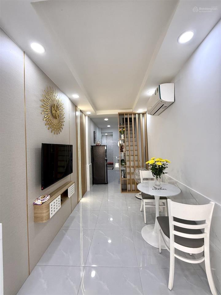 Hiếm, ngay phú nhuận giáp quận 1, nhà mới ở ngay, full nội thất, hẻm xe hơi, giá chỉ 4,05tỷ