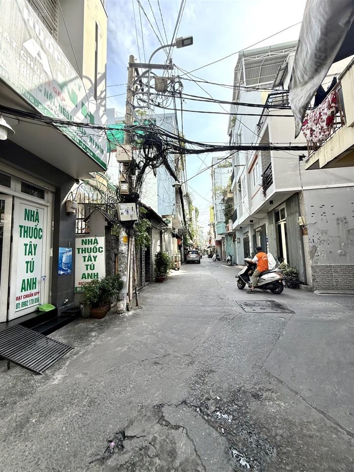 Hiếm, ngay phú nhuận giáp quận 1, nhà mới ở ngay, full nội thất, hẻm xe hơi, giá chỉ 4,05tỷ