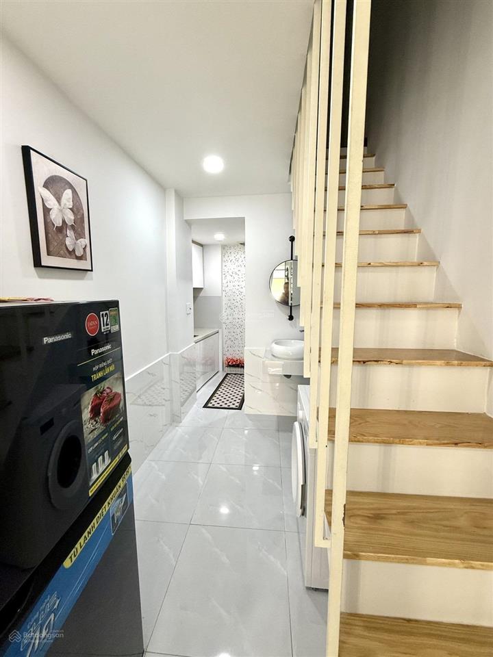 Hiếm, ngay phú nhuận giáp quận 1, nhà mới ở ngay, full nội thất, hẻm xe hơi, giá chỉ 4,05tỷ