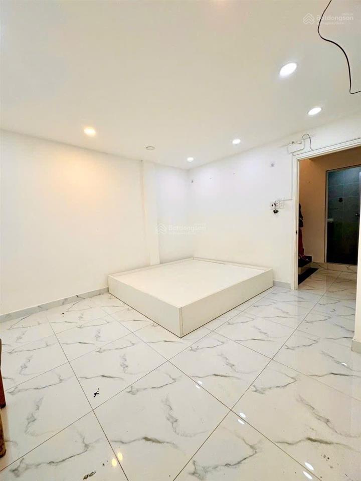 Nhà mới đẹp ở ngay  trần khắc chân, phú nhuận  hiếm có  6.5m x 3.5m  3 tầng  2pn 3wc giá 4,2tỷ