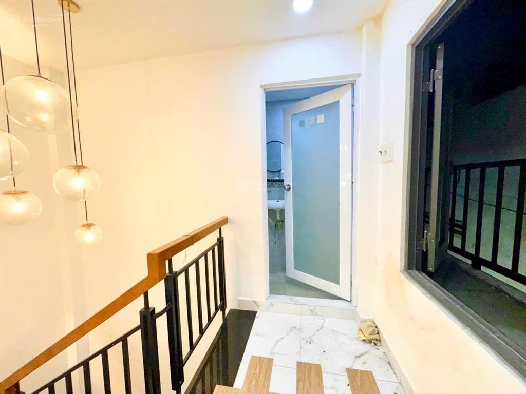 Nhà mới đẹp ở ngay  trần khắc chân, phú nhuận  hiếm có  6.5m x 3.5m  3 tầng  2pn 3wc giá 4,2tỷ
