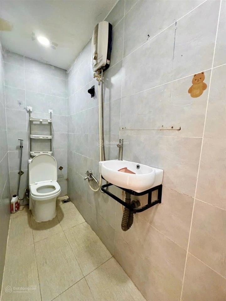Nhà mới đẹp ở ngay  trần khắc chân, phú nhuận  hiếm có  6.5m x 3.5m  3 tầng  2pn 3wc giá 4,2tỷ