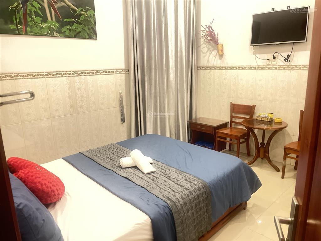 Khách sạn dòng tiền 18 phòng thang máy hơn 14 tỷ xíu