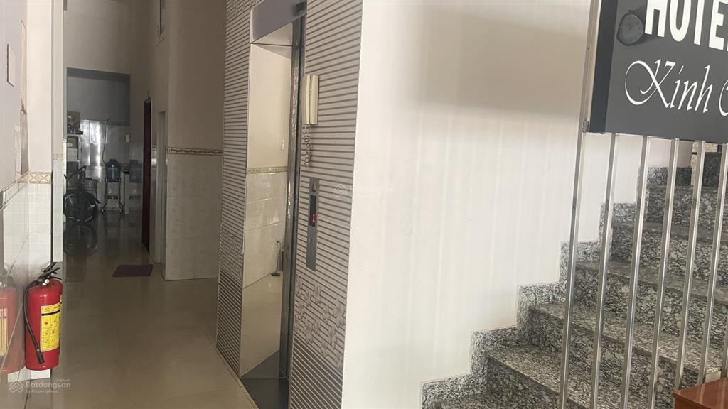 Khách sạn dòng tiền 18 phòng thang máy hơn 14 tỷ xíu