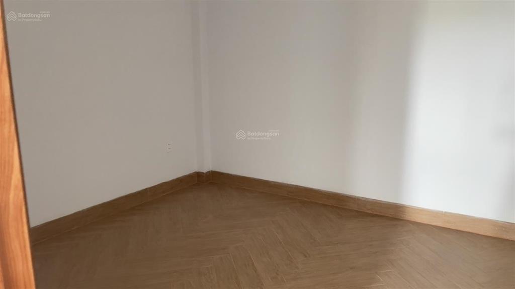 Bán nhà phố tân cổ điển mới tinh xe hơi đậu trong sân 7 tỷ