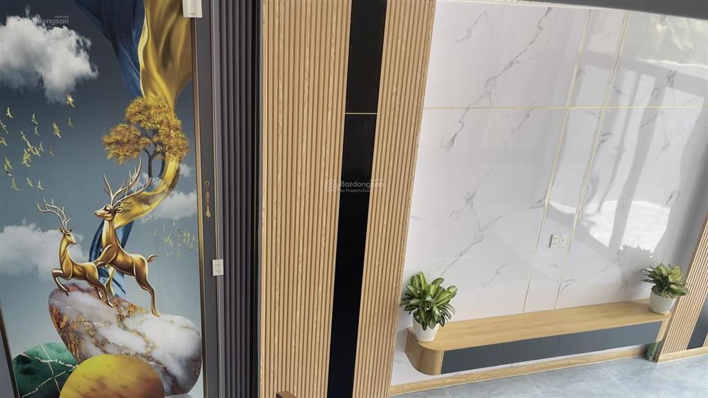 Bán nhà phố tân cổ điển mới tinh xe hơi đậu trong sân 7 tỷ