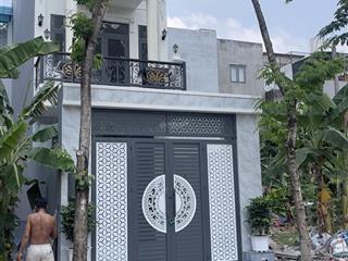 Bán nhà phố tân cổ điển mới tinh xe hơi đậu trong sân 7 tỷ