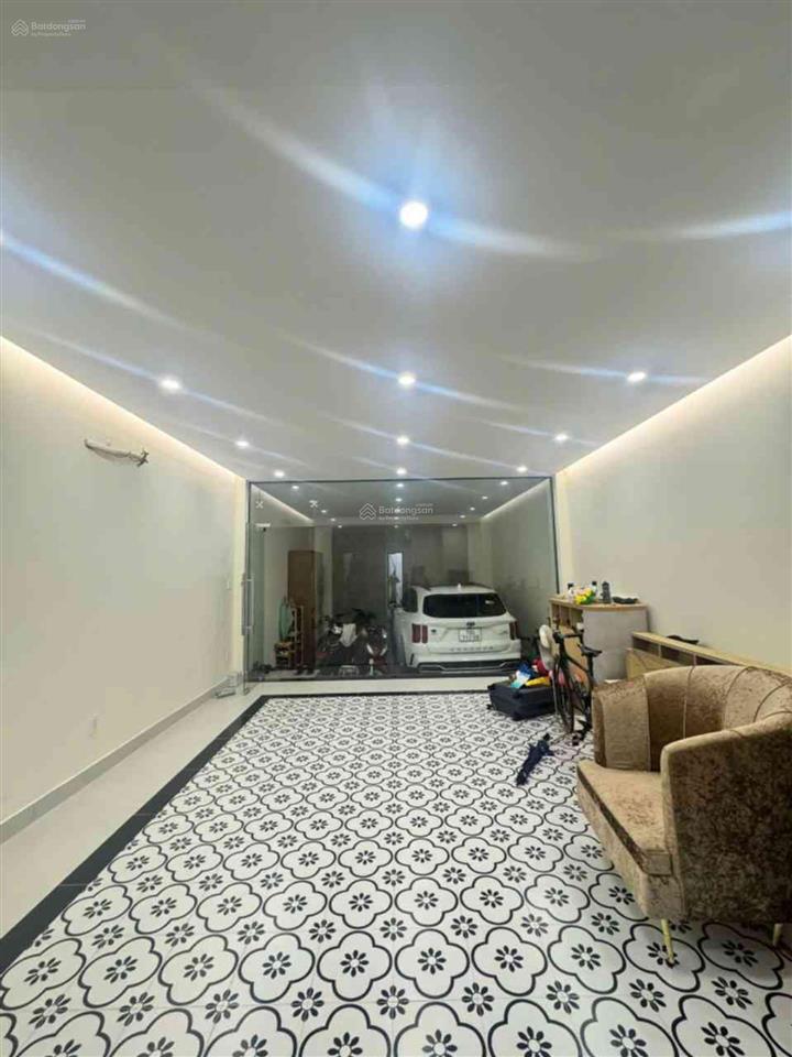Nhà 1 trệt 4 lầu + 1 tum sân thượng thang máy mặt tiền kinh doanh ngay go! dĩ an