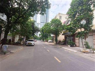 Nhà 1 trệt 4 lầu + 1 tum sân thượng thang máy mặt tiền kinh doanh ngay go! dĩ an