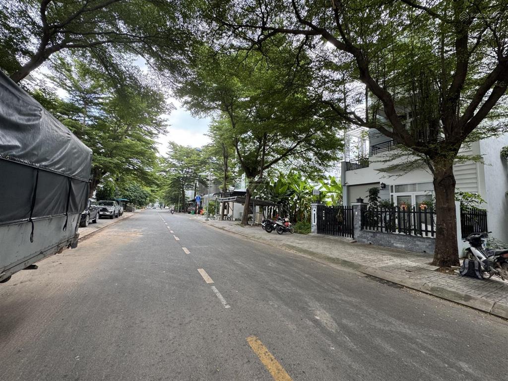 Cực phẩm lô góc 2 mặt tiền 190m2 duy nhất thuộc kdc gia hoà