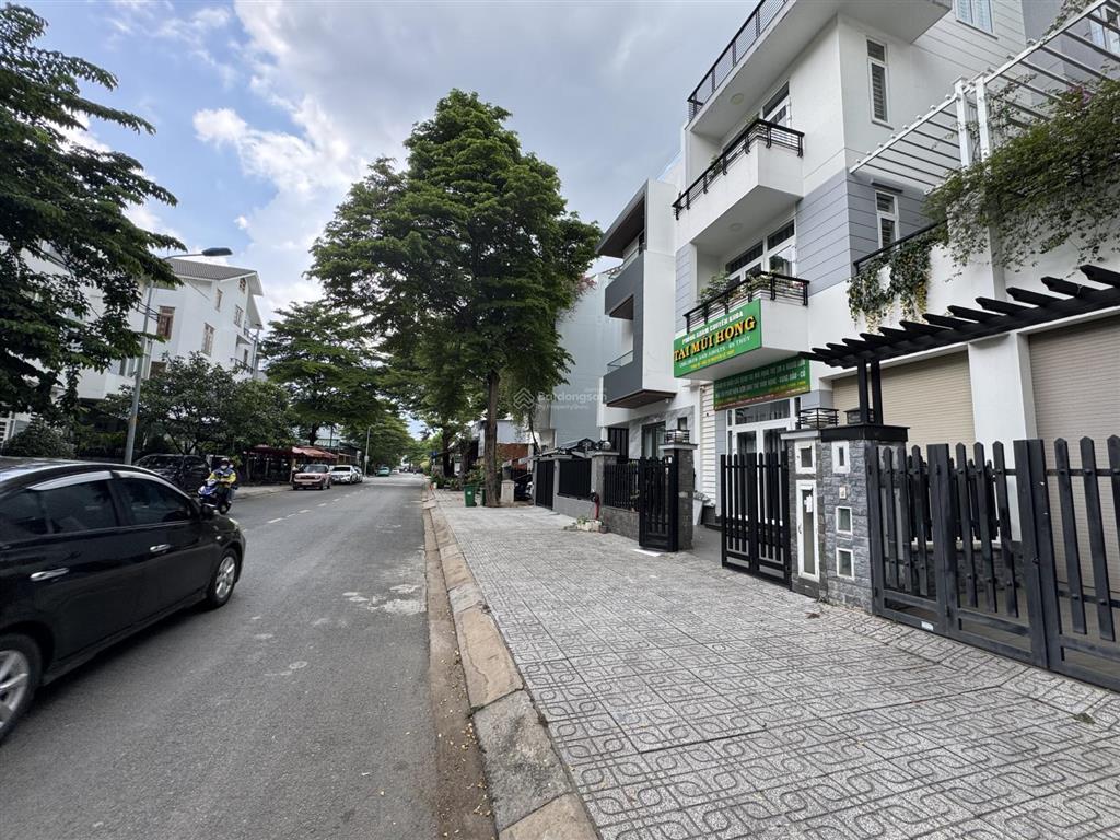 Cực phẩm lô góc 2 mặt tiền 190m2 duy nhất thuộc kdc gia hoà