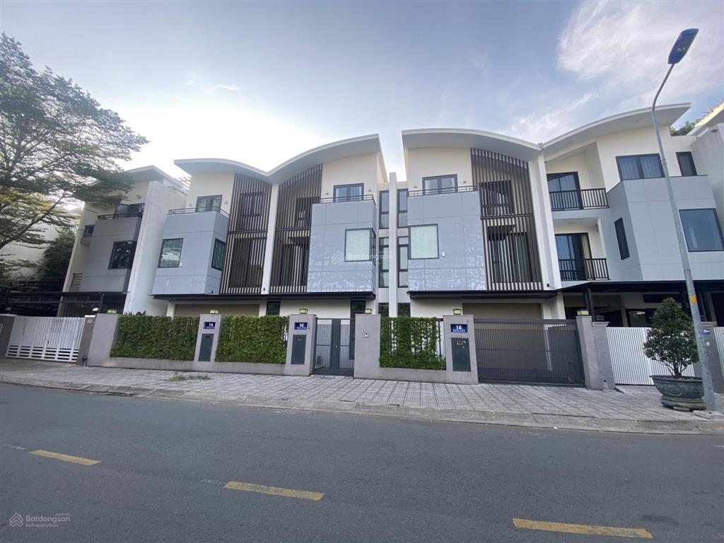 Bán căn nhà phố mặt tiền kdc gia hoà