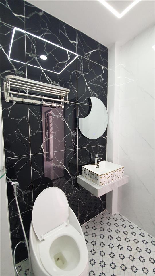 Nhà 5t xây mới bình tân, 7tỷ600, đường nhựa xe tải thông thoáng, sát mặt tiền đường, khu cao tầng