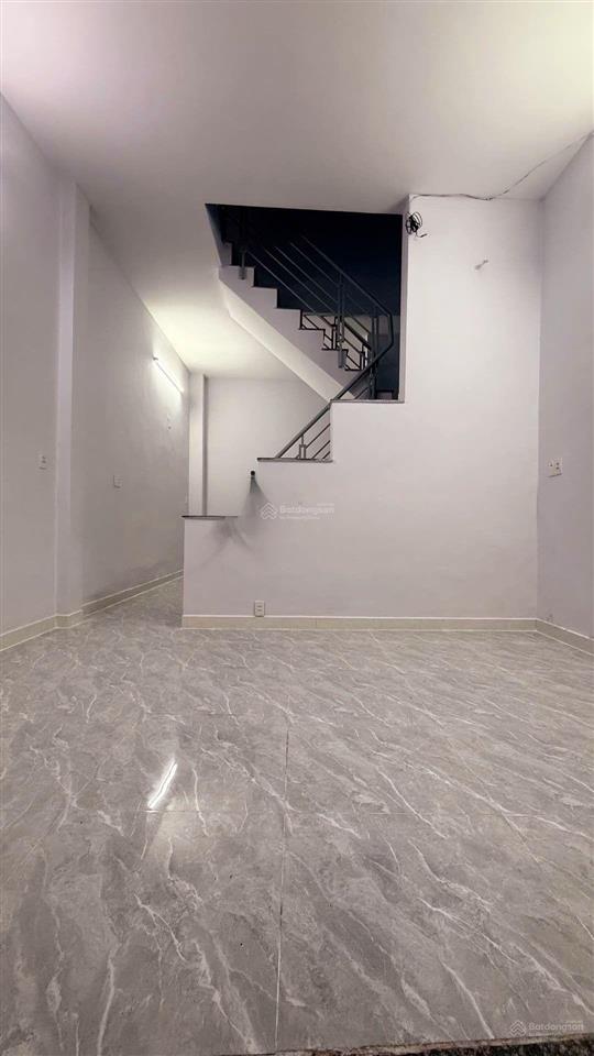 Nhà 2 tầng, ngay lê văn quới, giáp 4 xã,hxh,4tỉ 1.
thích hợp ở, đầu tư, cho thuê,