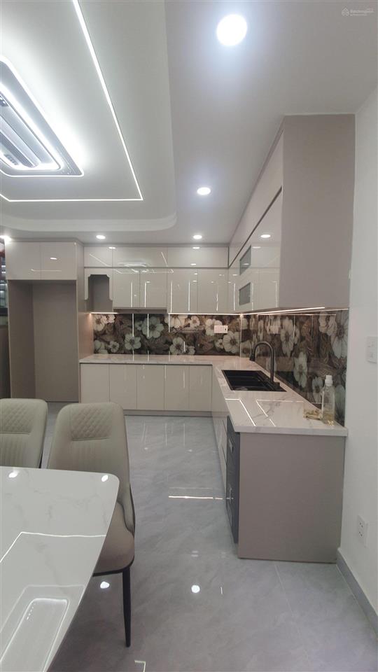Nhà 4 tầng xây mới, 5 x 11,ôtô đỗ cửa, giáp t.ên l.ửa, 6tỉ x