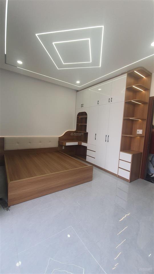 Nhà 4 tầng xây mới, 5 x 11,ôtô đỗ cửa, giáp t.ên l.ửa, 6tỉ x