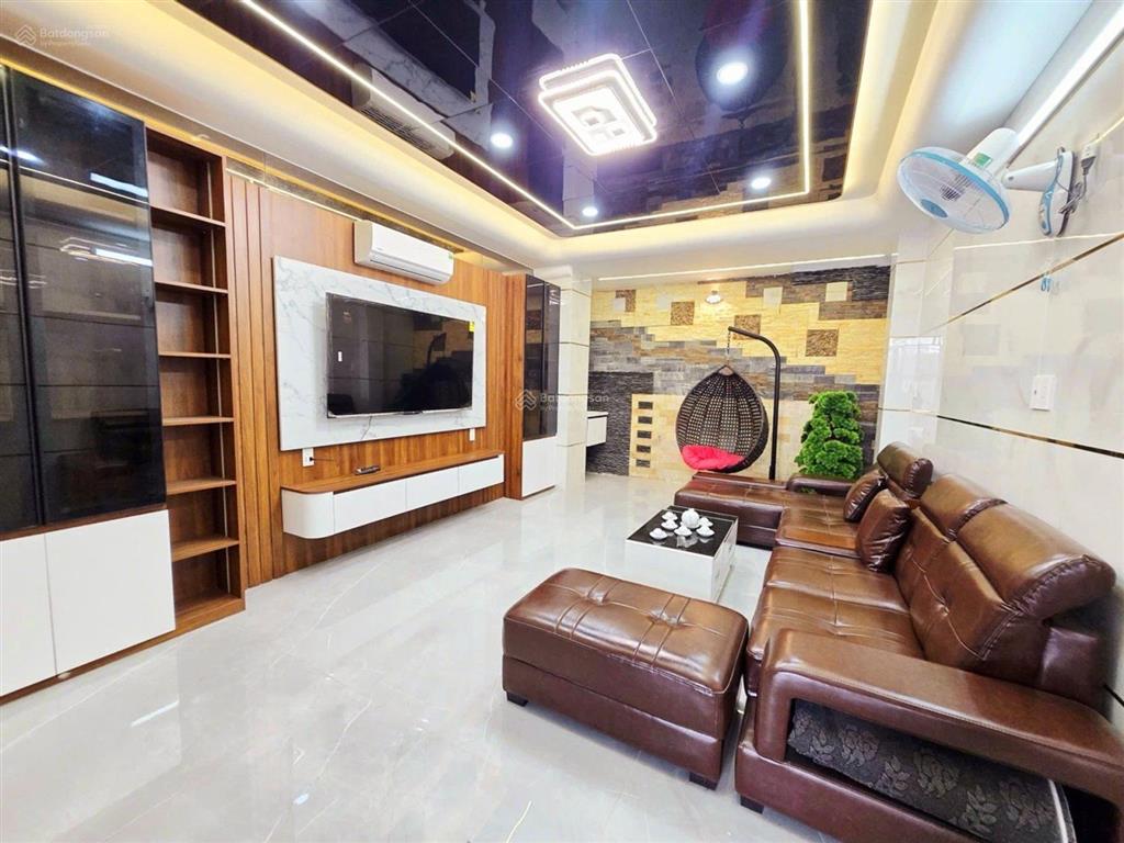 Nhà đẹp 6tầng,4x16,mặt tiền kd, gần lê văn quới, ôtô đậu trong nhà,9xtỉ.