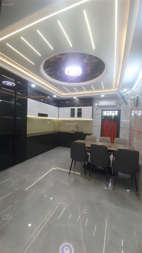Nhà đẹp 6tầng,4x16,mặt tiền kd, gần lê văn quới, ôtô đậu trong nhà,9xtỉ.