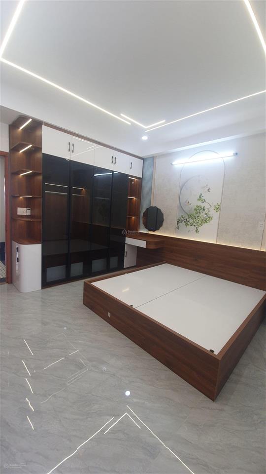 Nhà đẹp 6tầng,4x16,mặt tiền kd, gần lê văn quới, ôtô đậu trong nhà,9xtỉ.