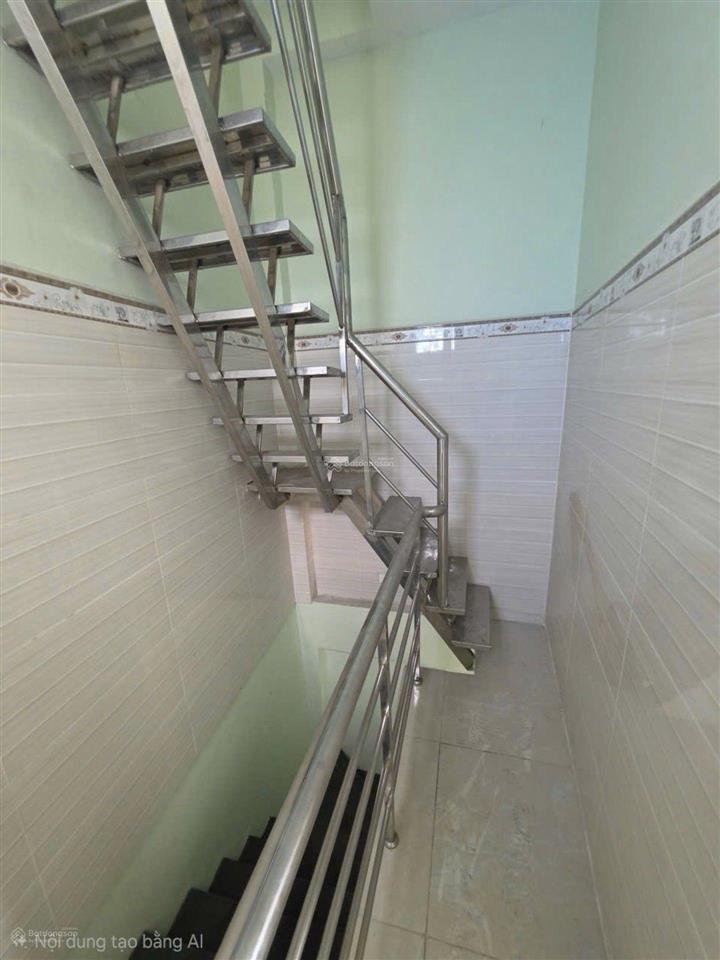 Nhà hơn 2tỉ,đúc 2lầu, có sân thượng, nhà đúc thật btct kiên cố,1 xẹt, ngay tân hòa đông