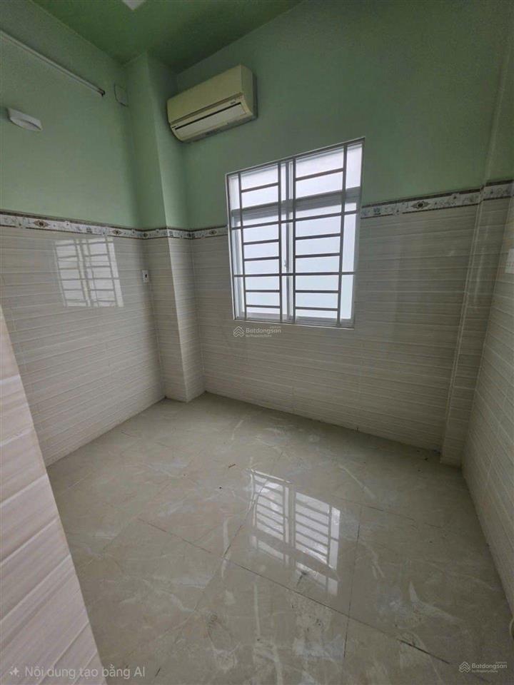 Nhà hơn 2tỉ,đúc 2lầu, có sân thượng, nhà đúc thật btct kiên cố,1 xẹt, ngay tân hòa đông