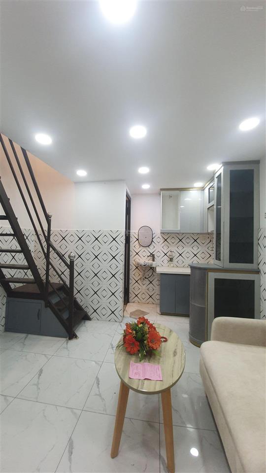 Nhà 3 tầng,chỉ 2tỉ hơn, (gồm 1 trệt, 2 lầu, ban công,) đúc chắc chắn, có pk, bếp, 2pn, 2wc