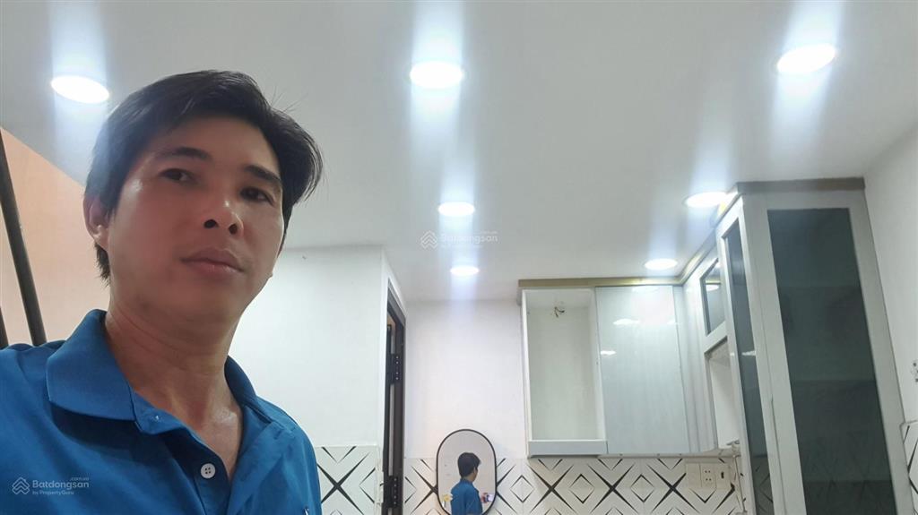 Nhà 3 tầng,chỉ 2tỉ hơn, (gồm 1 trệt, 2 lầu, ban công,) đúc chắc chắn, có pk, bếp, 2pn, 2wc