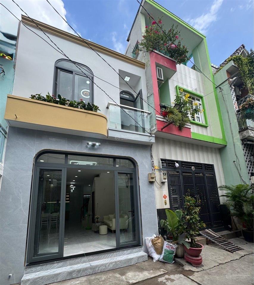 Nhà đẹp mới tinh 3pn chỉ hơn 4tỷ hẻm trước nhà 4m thông, hẻm sau 3m thông thoáng, giáp tân phú, q6