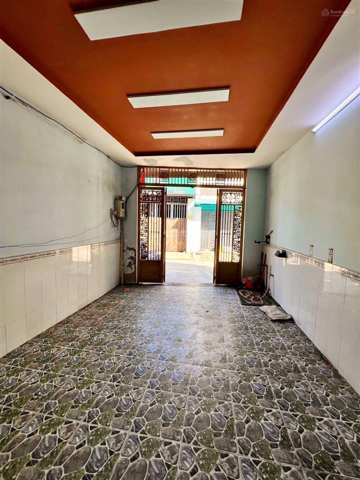 Nhà 2 tầng bình tân, 4x19, sát chợ, hẻm xe tải 7m, hơn 4 tỏi.