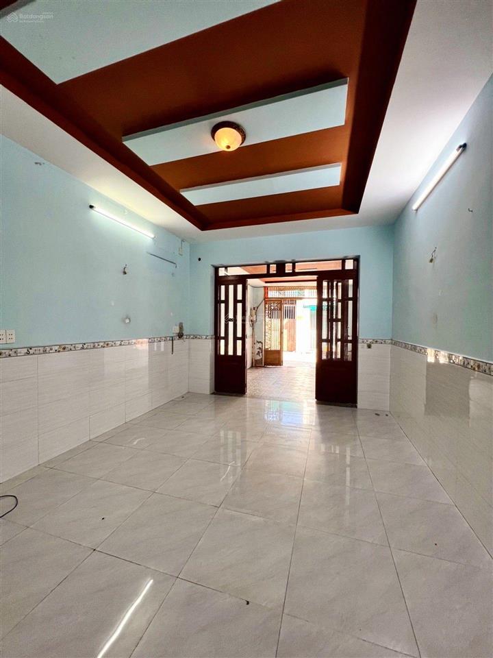 Nhà 2 tầng bình tân, 4x19, sát chợ, hẻm xe tải 7m, hơn 4 tỏi.