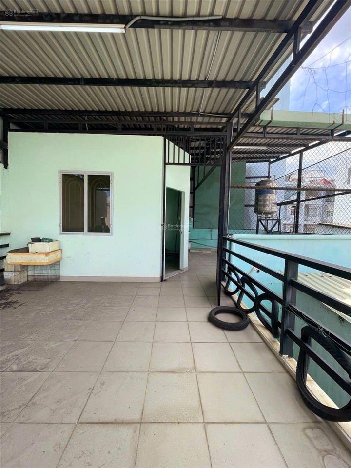 Nhà 3 tầng, giáp tên lửa, nở hậu gần 8m, gần mặt tiền đường hẻm thông, diện tích 84m2 5 tỷ 2
