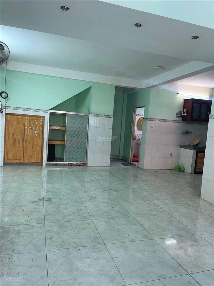 Nhà 3 tầng, giáp tên lửa, nở hậu gần 8m, gần mặt tiền đường hẻm thông, diện tích 84m2 5 tỷ 2