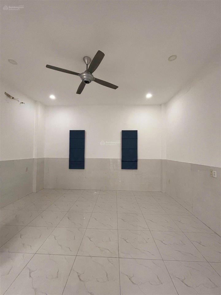 Nhà 3 tầng,4,9tỉ,dt 5x16m, gần cc lê thành, 3pn, 3wc, ban công, st,hxh, không lộ giới, shr, hcđ