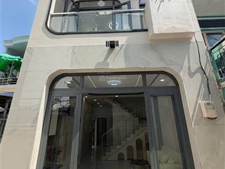Nhà bà hom quận 6 cạnh chợ phú lâm
dt 4m x 12m, 3 phòng ngủ  ko qh  ko lg  chỉ 4.8ty
