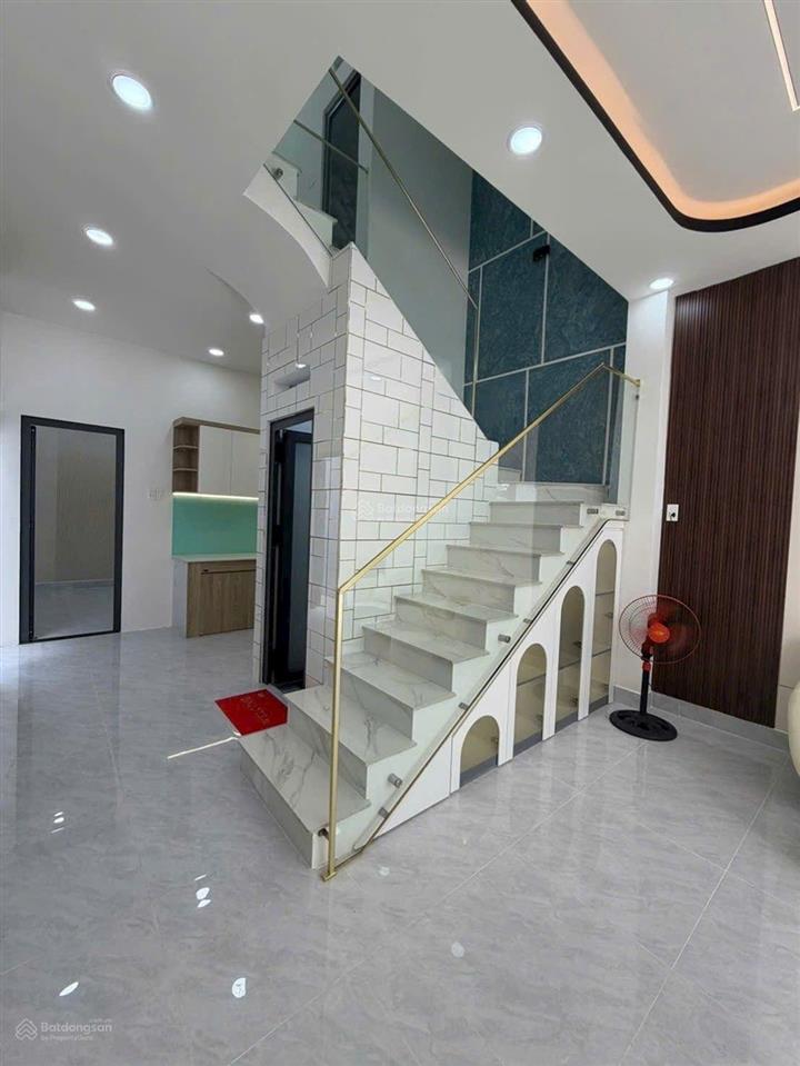 Nhà bà hom quận 6 cạnh chợ phú lâm
dt 4m x 12m, 3 phòng ngủ  ko qh  ko lg  chỉ 4.8ty