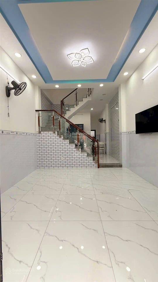 Gấp nhà ngay tây lân, hẻm nhựa 10m có lề.
dt 4x13m, 4pn, ban công, khu xd dc 5 tầng.
giá 5 tỷ còn