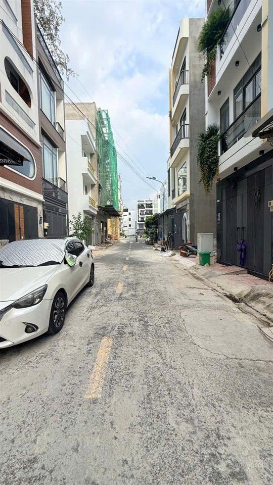 Gấp nhà ngay tây lân, hẻm nhựa 10m có lề.
dt 4x13m, 4pn, ban công, khu xd dc 5 tầng.
giá 5 tỷ còn