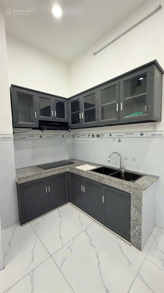 Gấp nhà ngay tây lân, hẻm nhựa 10m có lề.
dt 4x13m, 4pn, ban công, khu xd dc 5 tầng.
giá 5 tỷ còn