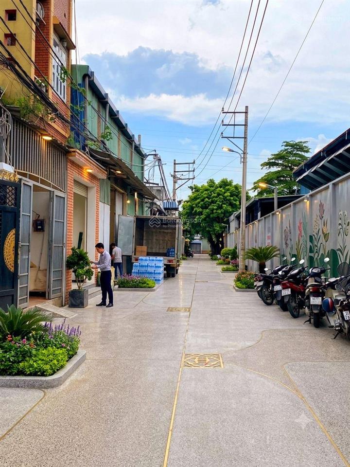 Gấp gấp!!! nhà đẹp 4 tầng gần lê văn quới  dt 4 x 20  công nhận đủ  3 pn master  full nội thất