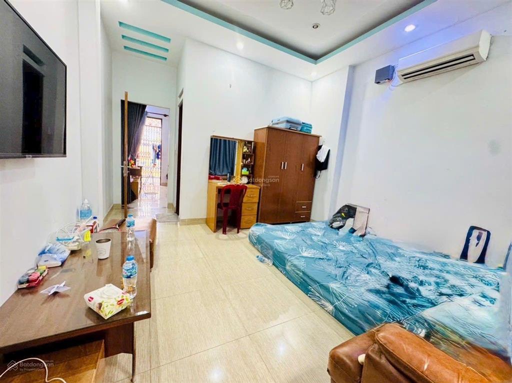 Chính chủ xây tâm huyết
2 mặt tiền ngay liên khu 56
dt 4m x 19.5m, 3 phòng ngủ
hẻm oto  ko qh 
