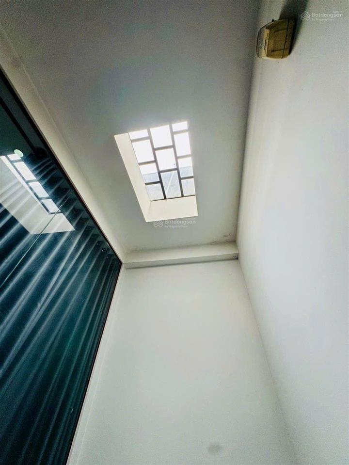 Chính chủ xây tâm huyết
2 mặt tiền ngay liên khu 56
dt 4m x 19.5m, 3 phòng ngủ
hẻm oto  ko qh 